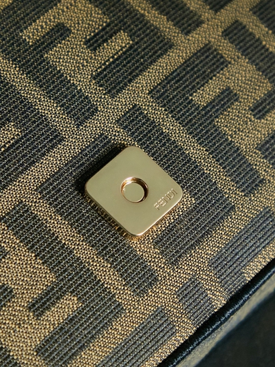 フェンディバッグ着用イメージ